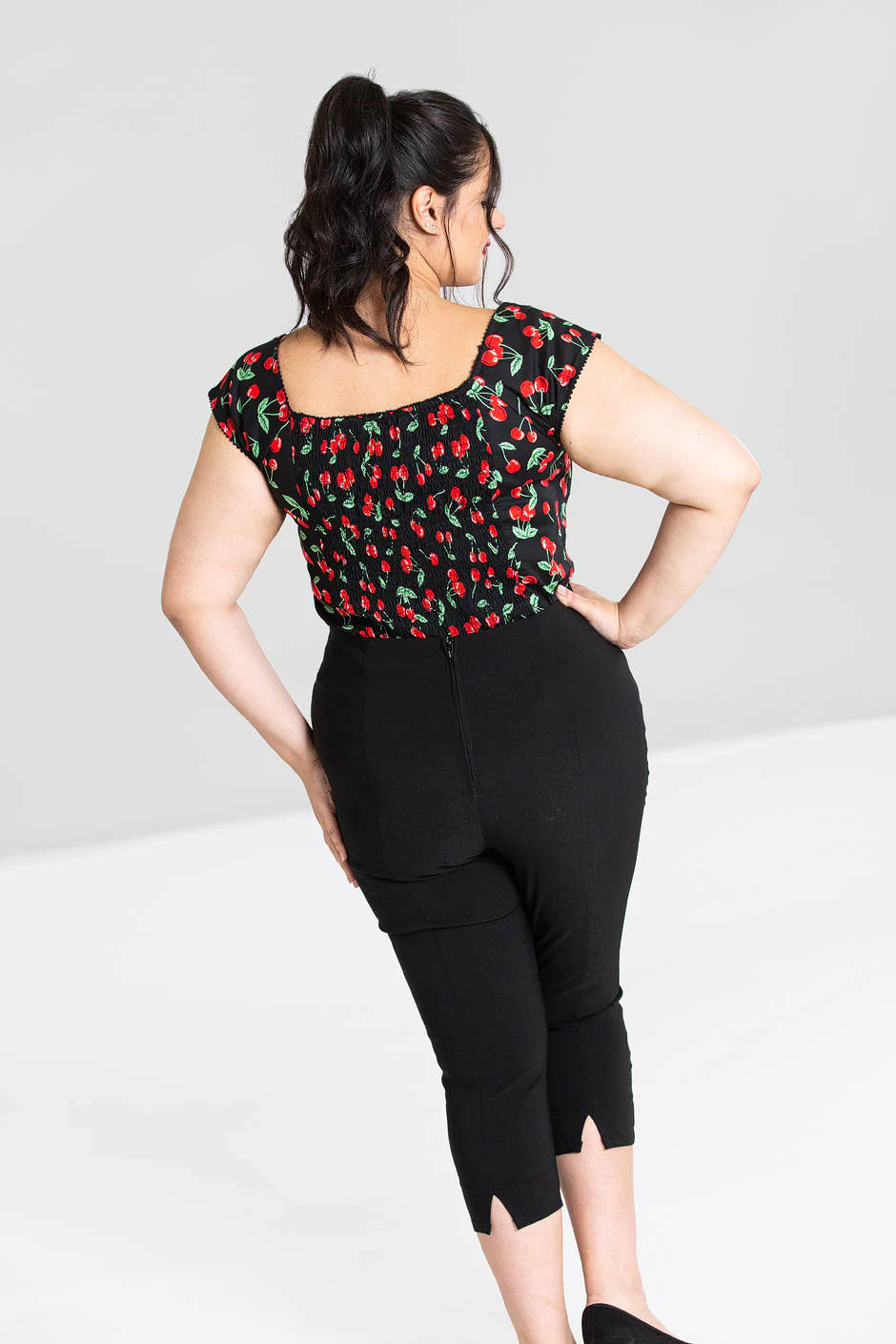 Tina Capris - Image 6